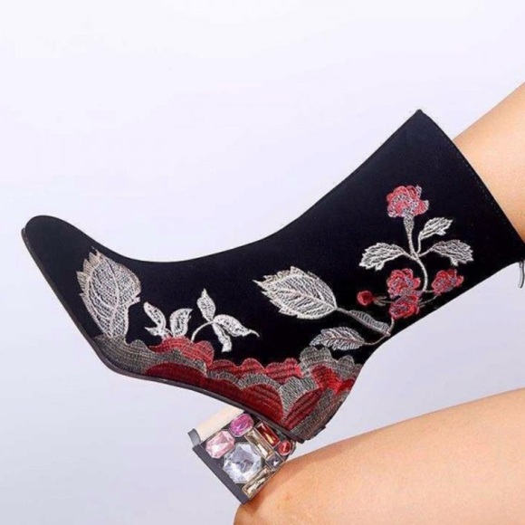 NWOT - Embroidered Faux Suede Ankle Boots (US 7) - Picture 4 of 13